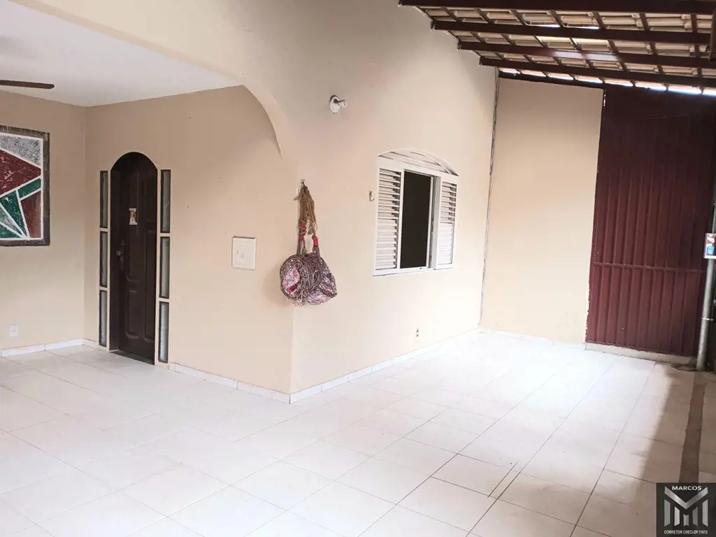 EXCELENTE CASA TÉRREA NA QE 42 GUARÁ II. TODA NA LAJE. PÉ DIREITO DE 2,63.m. QUI...
