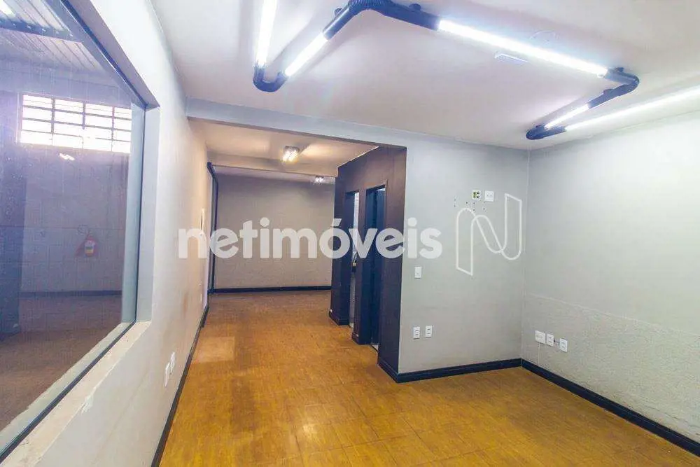 Galpão com 325,00 metros quadrados está pronto para atender todas as necessidade...