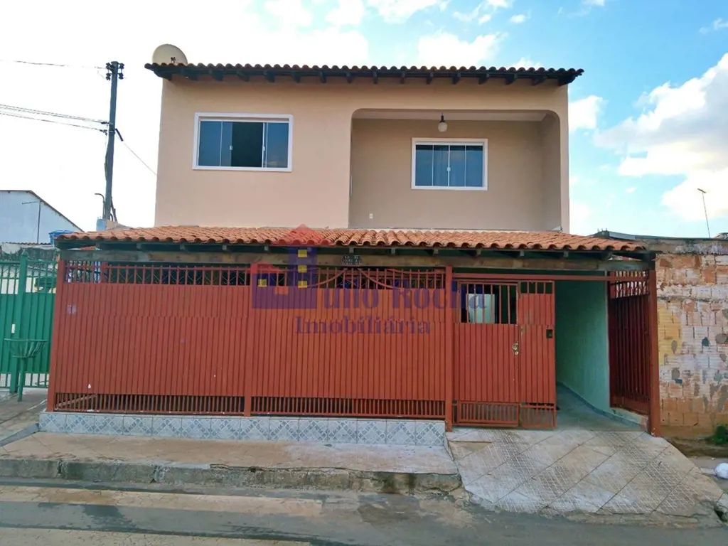 JULIO ROCHA IMOBILIÁRIA VENDE!EXCELENTE SOBRADO NA QUADRA 30 DO PARANOA/DF! Ótim...