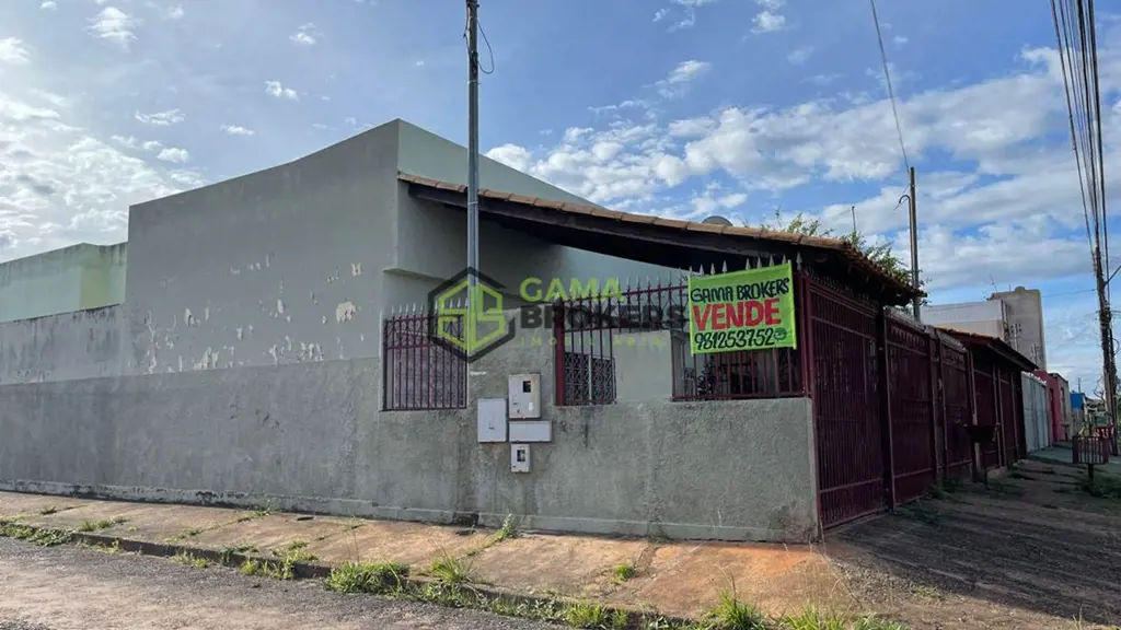 Casa 04qts sendo 01 suíte, na laje, copa, cozinha, área de serviços, garagem + c...