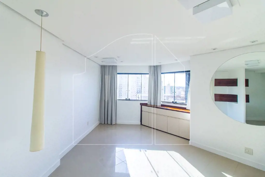 DALL'OCA IMÓVEIS ALUGA:Ótimo apartamento, em andar alto, localizado a aproximada...