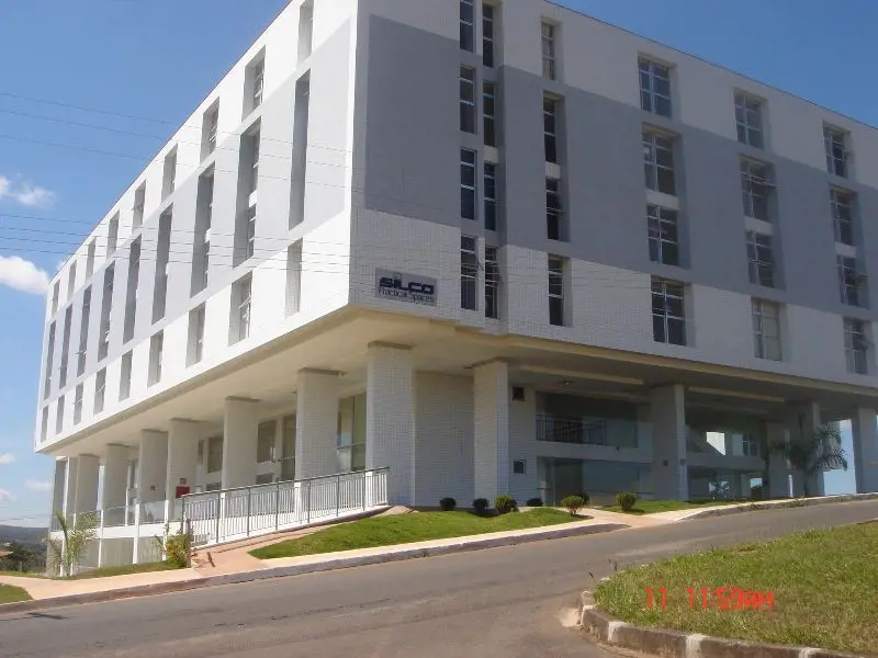 Loja 14 com mezanino, banheiro e uma vaga privativa de garagem, piso cerâmico, t...