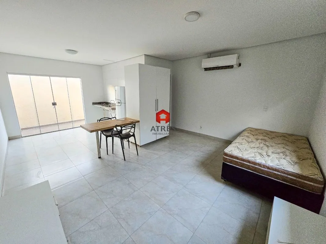 Localizado no Setor Nova Suíça com aproximadamente 30m² composto de: 1 quarto co...