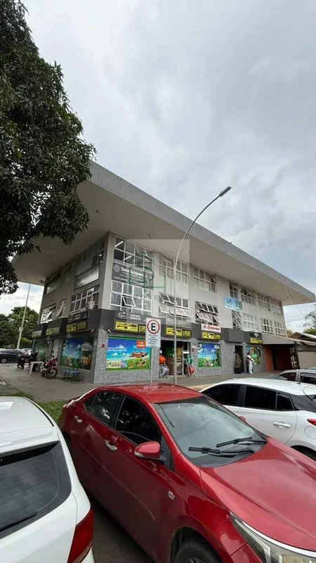 SALA COMERCIAL DIVIDIDA (SALA, COPA E BANHEIRO )PISO VINÍLICO E COM CORTINAS .ED...
