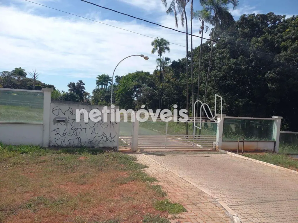 Fração de meio com 2500m² de área total em condomínio fechado com oito unidades,...