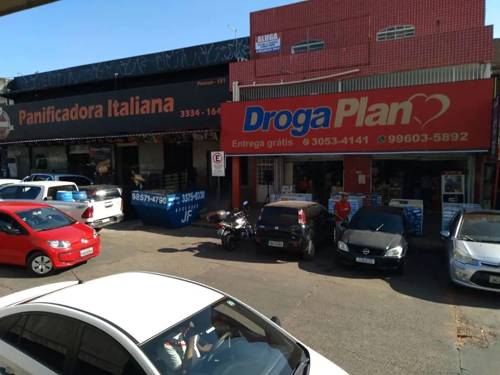 Aluga otimas salas de 75 a 150 mt no coracao comercial do Recanto Das Emas, ao l...