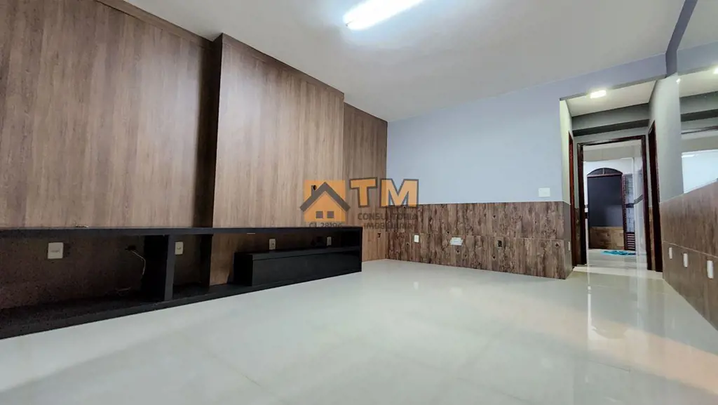 TM CONSULTORIA IMOBILIÁRIAVENDE;Excelente Casa com 3 Quartos, Suites, Armários P...