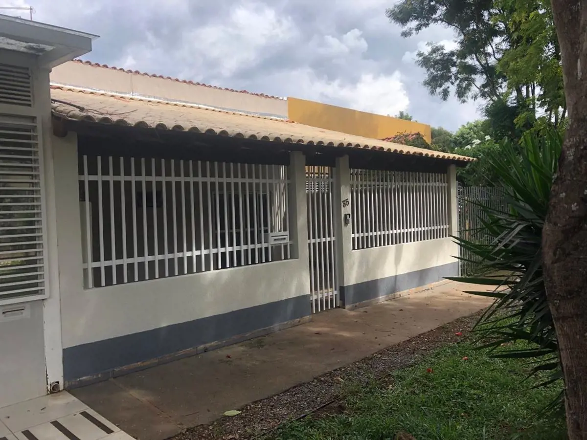 CASA para VENDAASA SUL, BRASÍLIA3 dormitórios sendo 1 suíte, DCE completa, 1 sal...