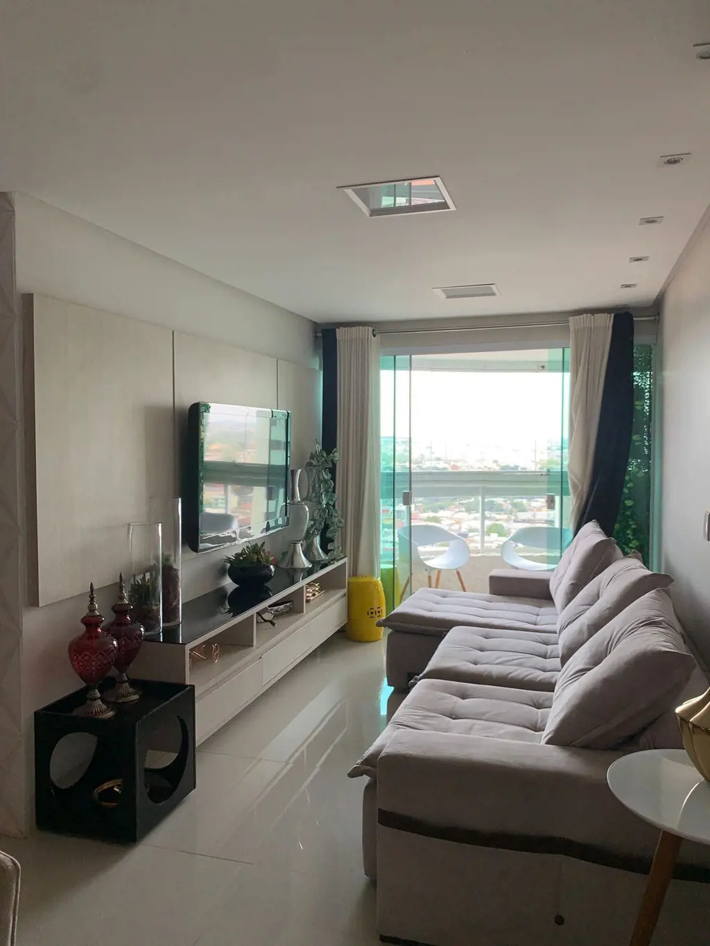 Apartamento no Edifício Maison Vitória, Setor Aeroporto, 3 quartos 1 suíte + DCE...