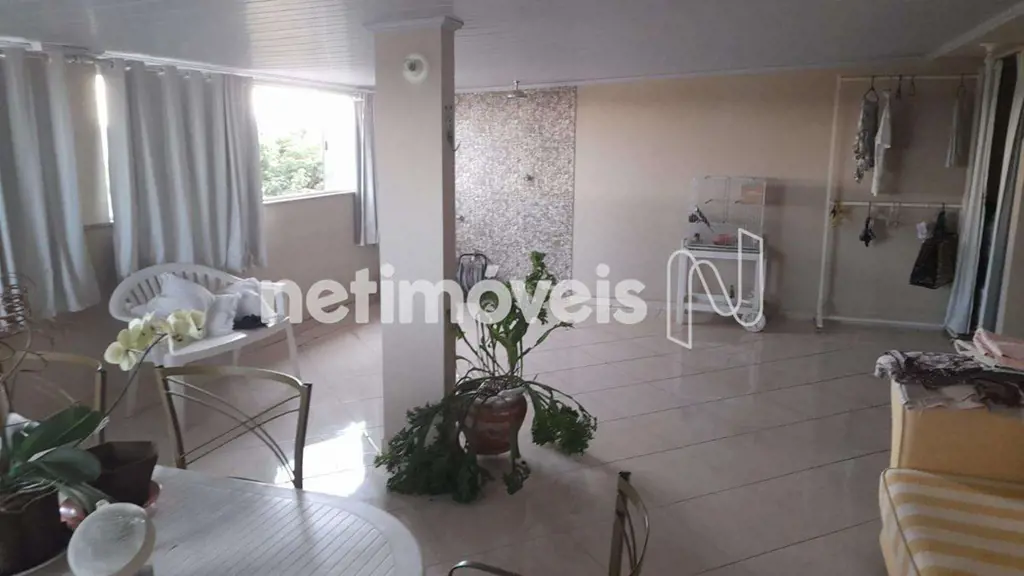 Próximo ao Paranoa Parque - Vendo excelente Prédio com loja e sub-solo alugada, ...