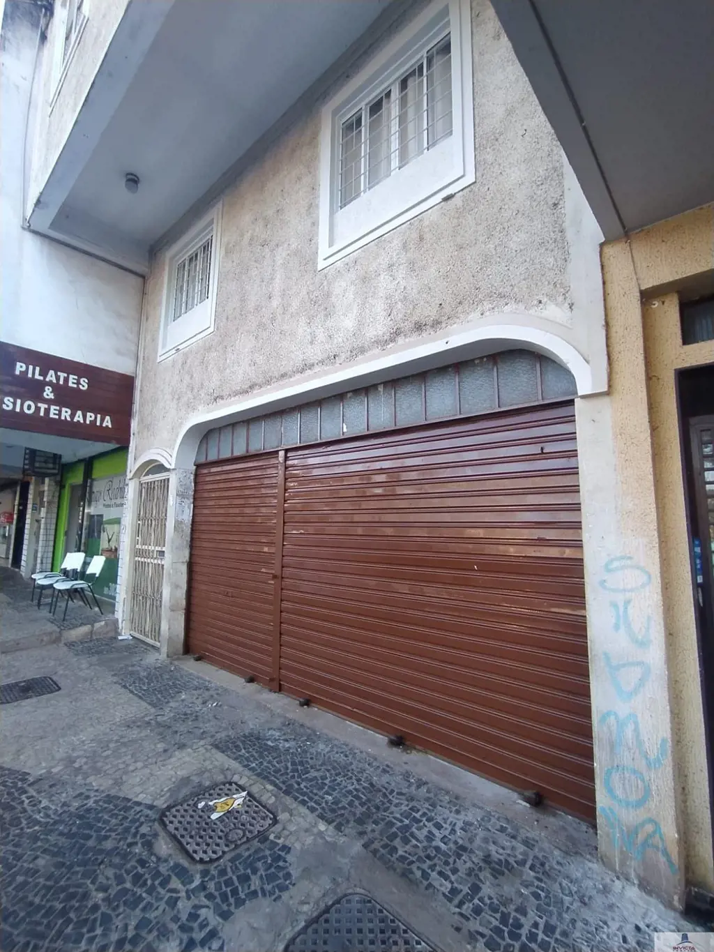 Excelente loja na Terceira Avenida, local movimentado. São 145m² de loja, com ma...