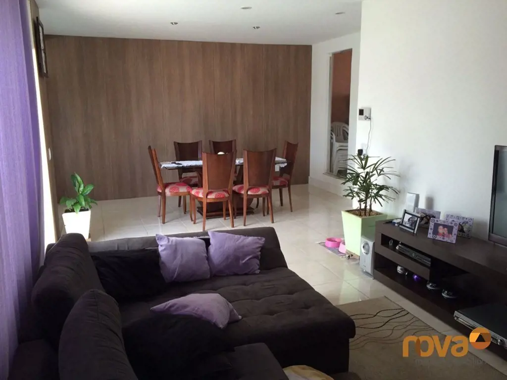 Casa a venda com 4 quartos sendo 1 suíte e vaga na garagem para 3 carros e com p...