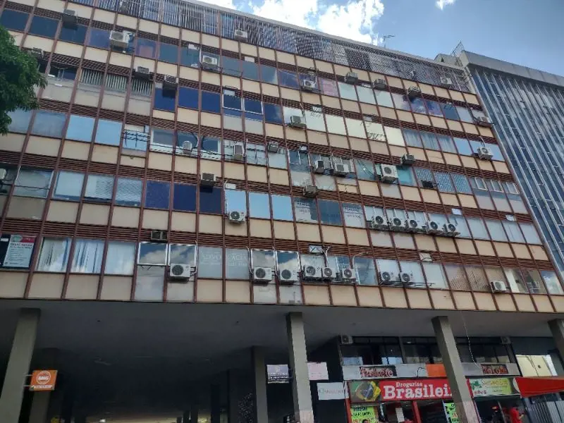 Vendemos excelente Sala no SCS Qd. 06 - Ed. José Severo, composta de:- Recepção;...