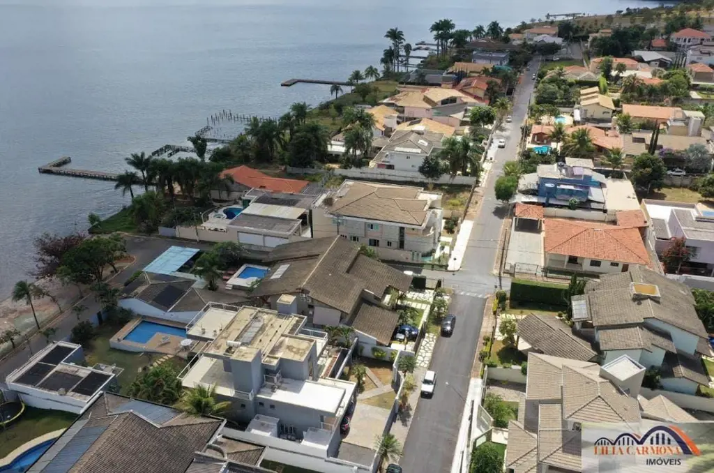 MARAVILHOSA LOCALIZAÇÃO, imóvel em condomínio a beira LAGO. Ao lado do Parque Ec...