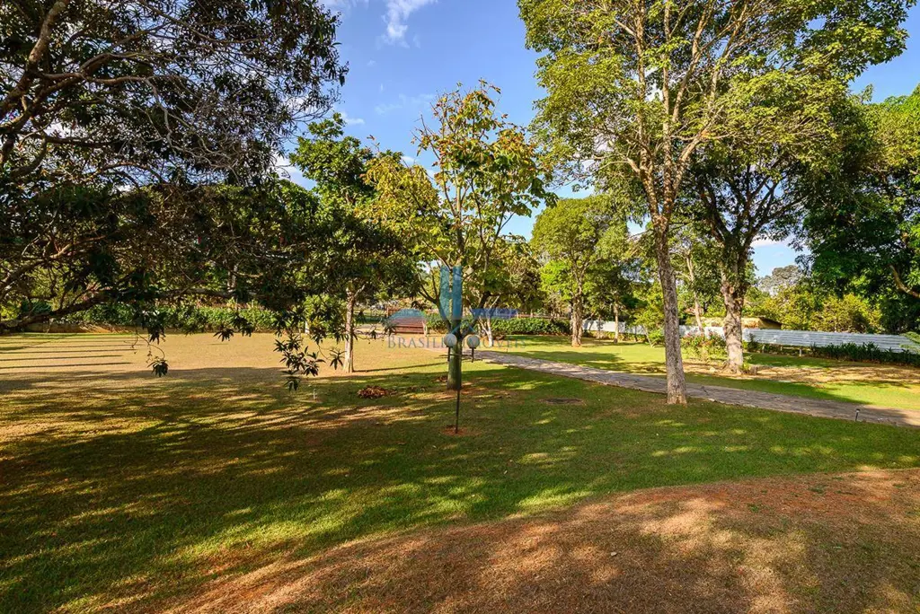 * * * * * Brasília Imóveis Vende ótima casa no bairro Lago Norte em condomínio f...
