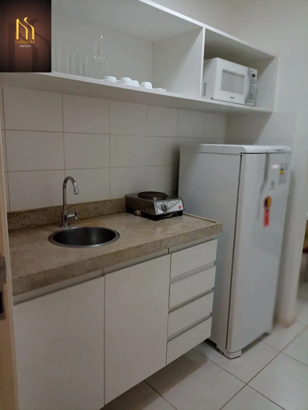 FLAT/APART HOTEL VISION COM VARANDA E VAGA DE GARAGEM ROTATIVA.Localizado no Set...
