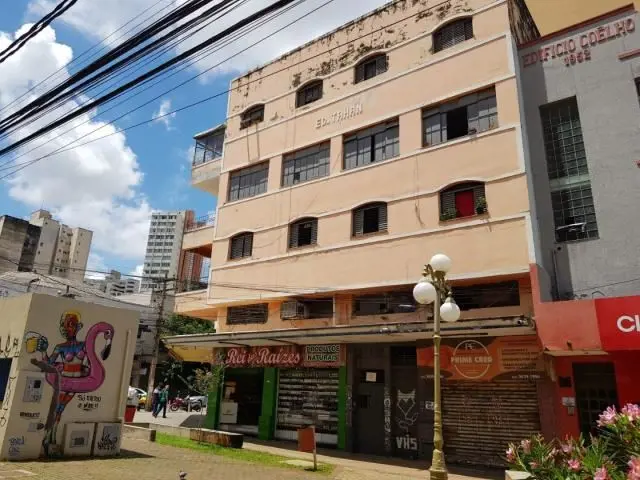 Conjunto de 04 salas térreas com área total de 250,00m2, todas com banheiro e me...