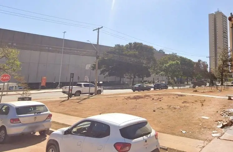 Excelente área para incorporação com Gabarito.Localização privilegiada, em frent...