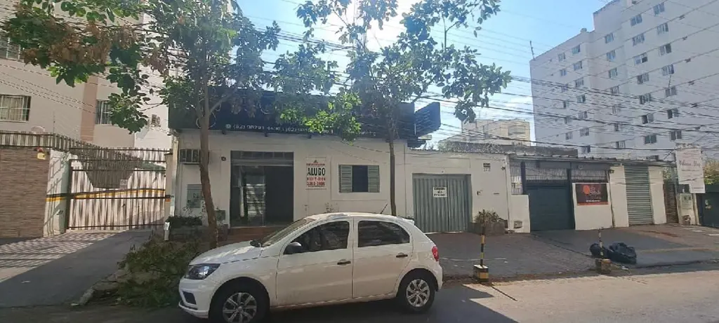 SALA COM ENTRADA NO BLINDEX CONTENDO 03 DIVISOES, COZINHA, 02 BANHEIROS, PROXIMO...