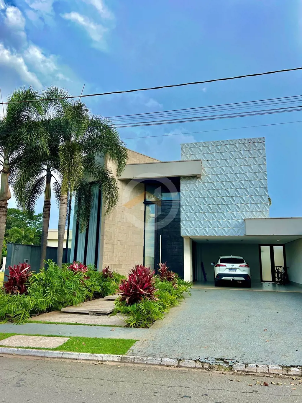 Sobrado no Condomínio do Lago, com 3 suítes plenas, altíssimo padrão, mobiliado....