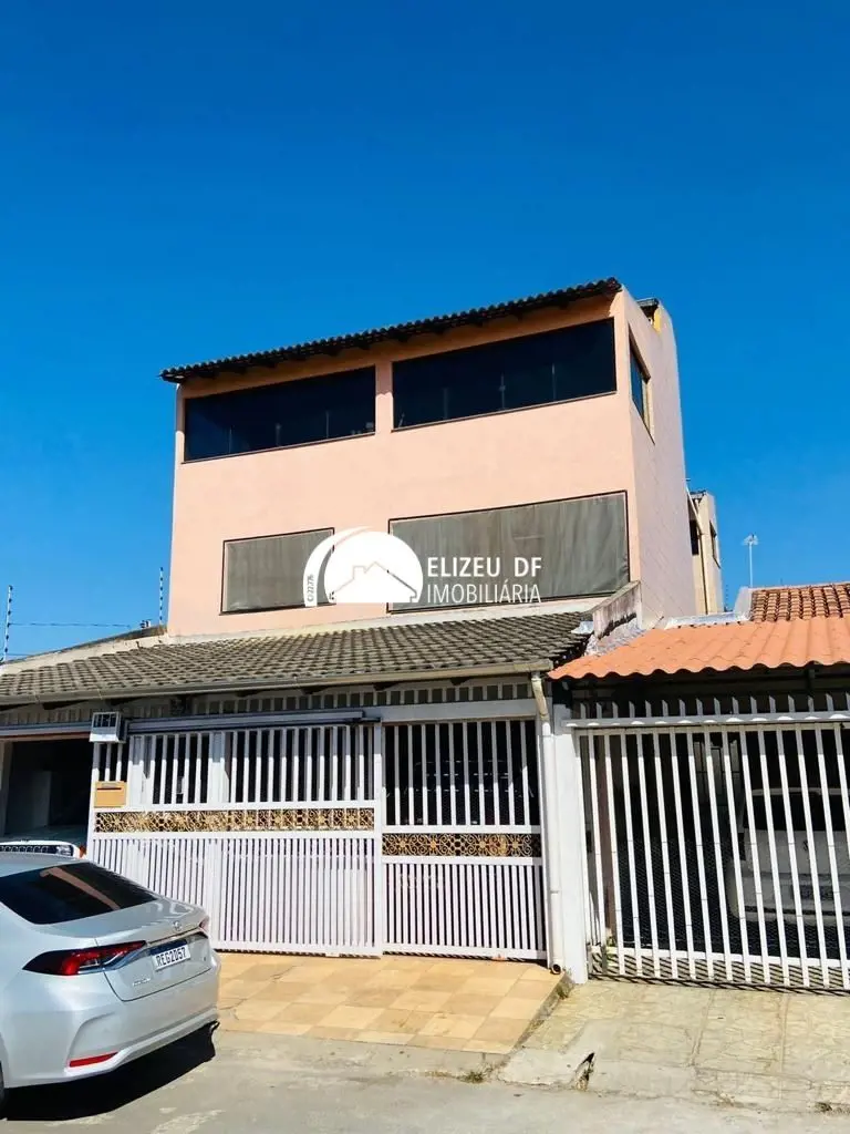 CASA COM 4 QUARTOS, SENDO 2 SUÍTES + AR CONDICIONADO, QNL 10 - BLOCO F, TAGUATIN...