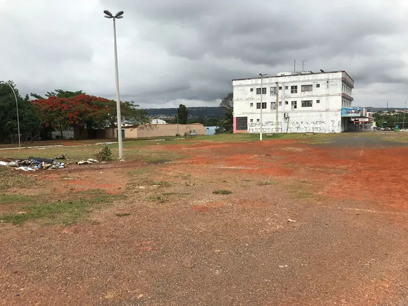OPORTUNIDADE LOTE COMERCIAL COM 700,00M², DE ESQUINA E FRENTE COM A PISTA. -AGEN...