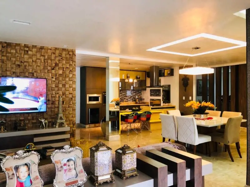 RUA 03 SETOR HABITACIONAL SAMAMBAIA ( VICENTE PIRES )Casa ampla e arejada com du...