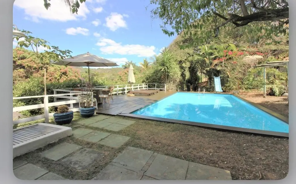 Casa rústica tipo sítio dentro de condomínio a 15 km do centro da cidade , área ...