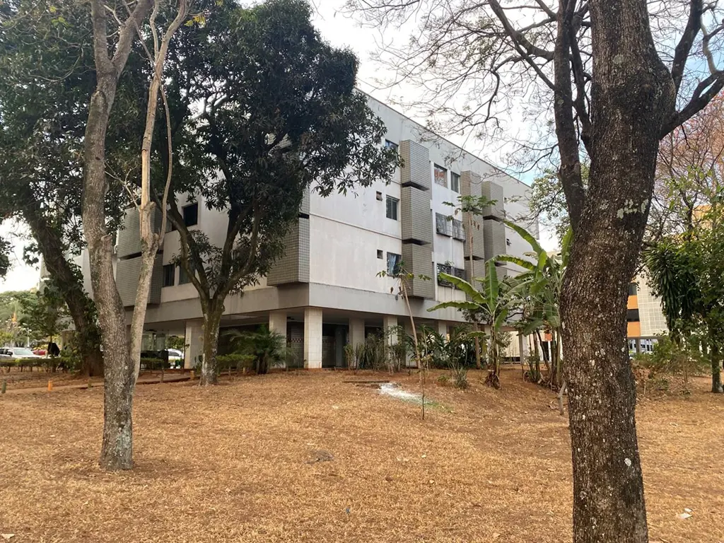 ALUGA-SE APARTAMENTO COM ELEVADOR - SQS 410 IMÓVEL COM 60 M2, COM ELEVADOR. Apar...