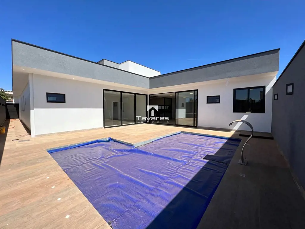 DADOS GERAIS- Área do Terreno: 500m²;- Área Construída: 309m²;- Código: JT414DES...