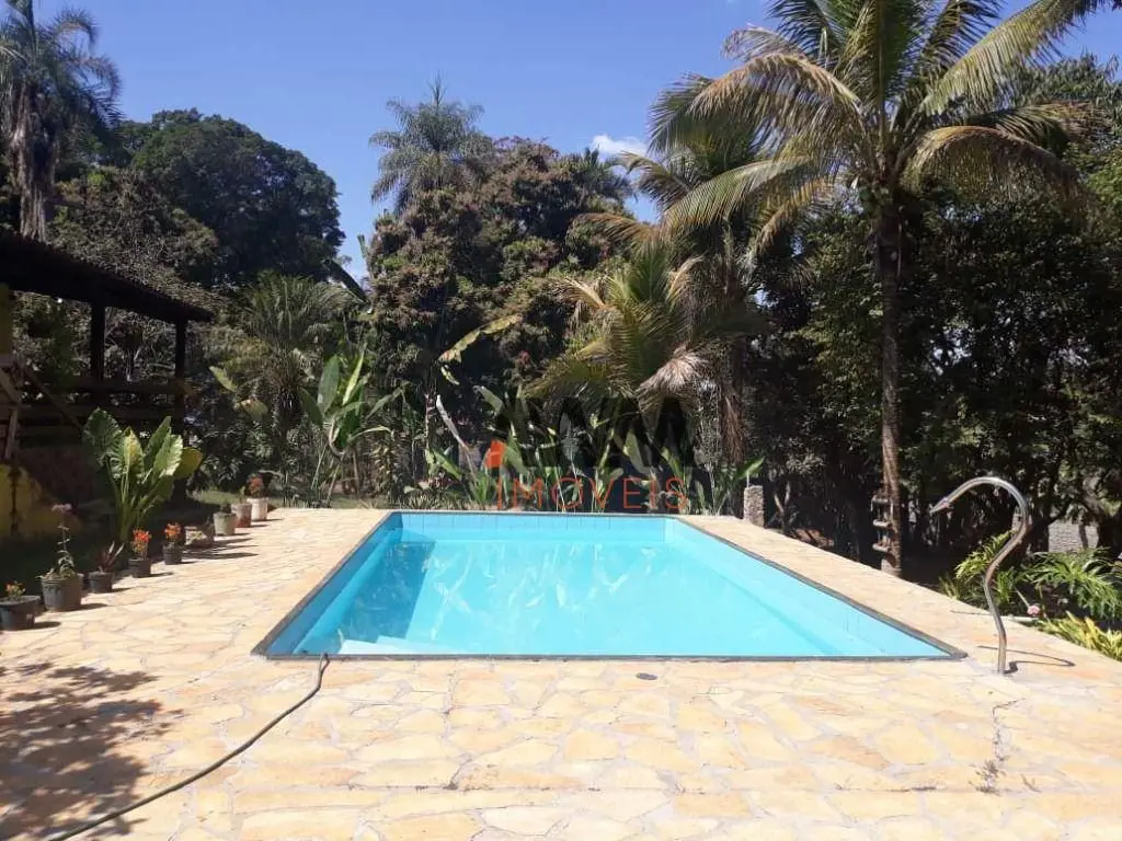 COD:CH0012Chácara em Aparecida de Goiânia!! 6.000 metros 4 quartos sendo 1 suíte...