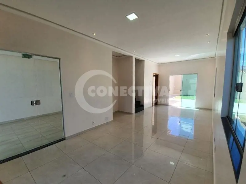  Comentários do corretor: Excelente sobrado de 03 andares, todo no porcelanato, ...