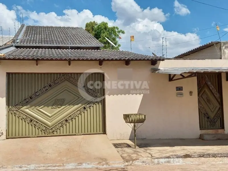  Comentários do corretor: Casa com 02 quartos sendo 01 suíte, sala de estar, coz...