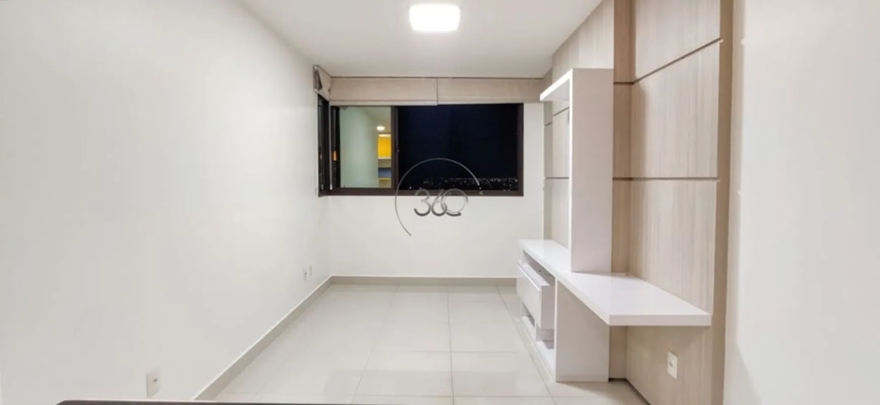Lindo apartamento de 1 quarto com 33m², e 1 vaga de garagem coberta.Com armários...