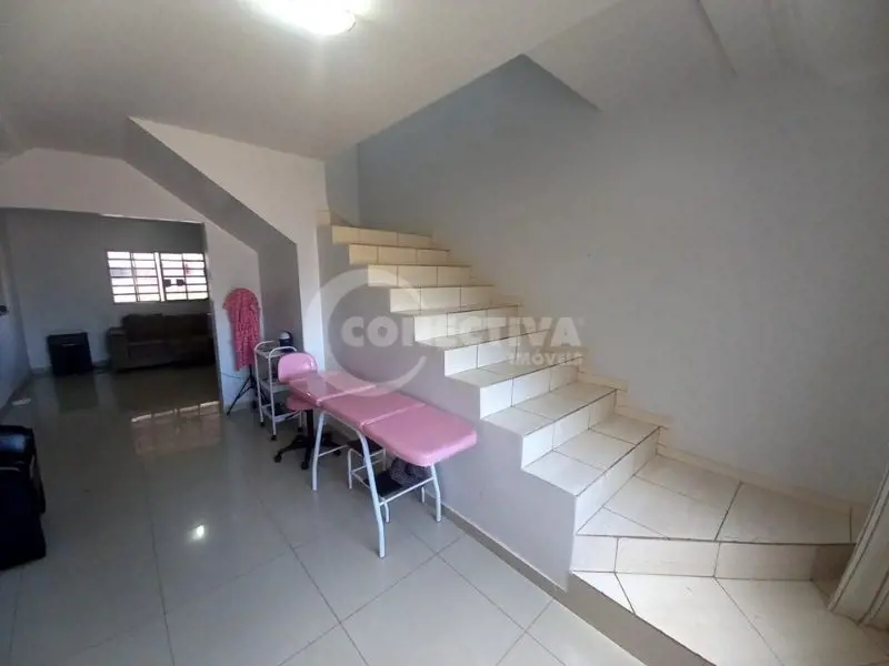  Comentários do corretor: Sobrado com 03 quartos, sendo 01 suíte, banheiro socia...