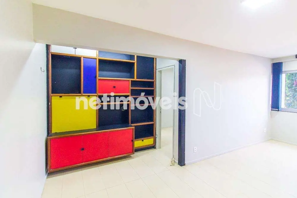 Imagine um apartamento que combina o aconchego e a praticidade em cada detalhe. ...