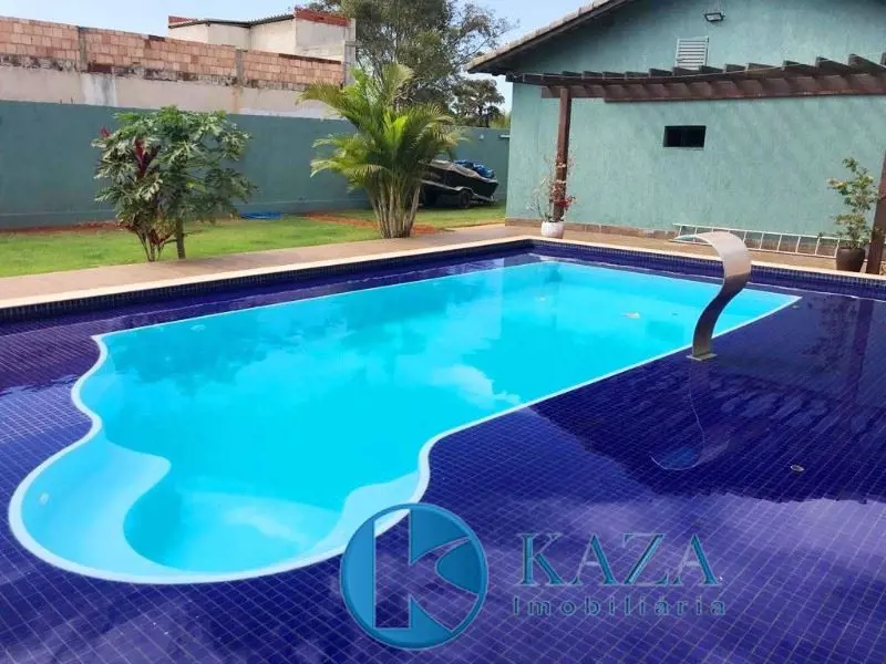 Uma maravilhosa casa térrea, moderna e elegante. Em privilegiada localização (pr...