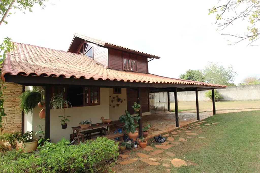 Casa com aparência de Teresópolis na Quadra 17 do Park Way com 260m ² de área co...