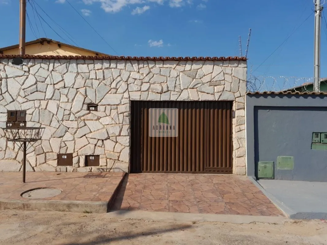casa ampla , ótima localização , arejada bem iluminada, 3 quartos , sendo 1 suít...
