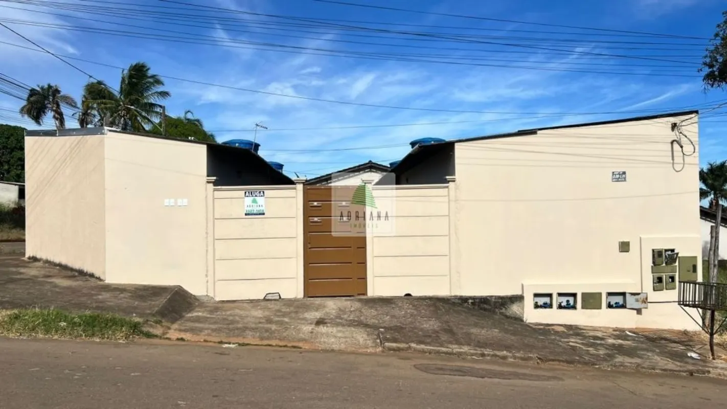 casa 2 quartos, sala, cozinha, área de serviços, garagem para moto, bem localiza...