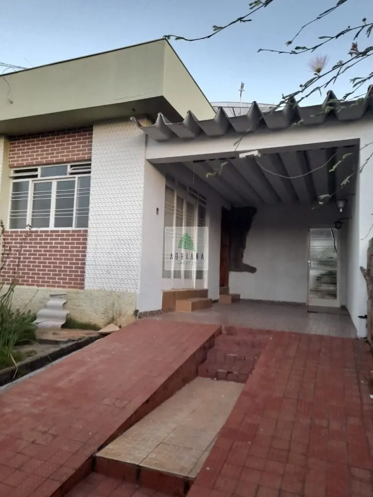 4 quartos , 2 sala, banheiro social, cozinha, área de serviços, quintal 06/09/22...