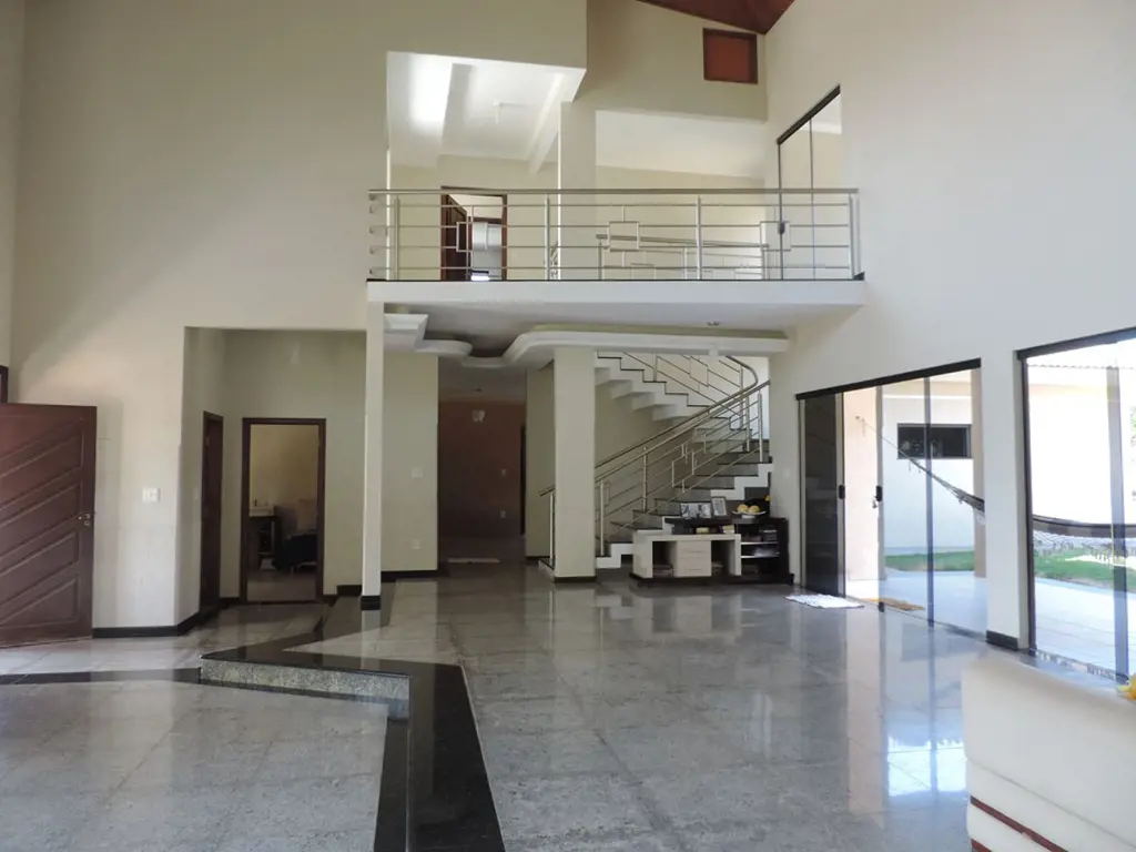 Casa Sobrado de 580 m² de área construída, em condomínio formado de frente a ÉPI...