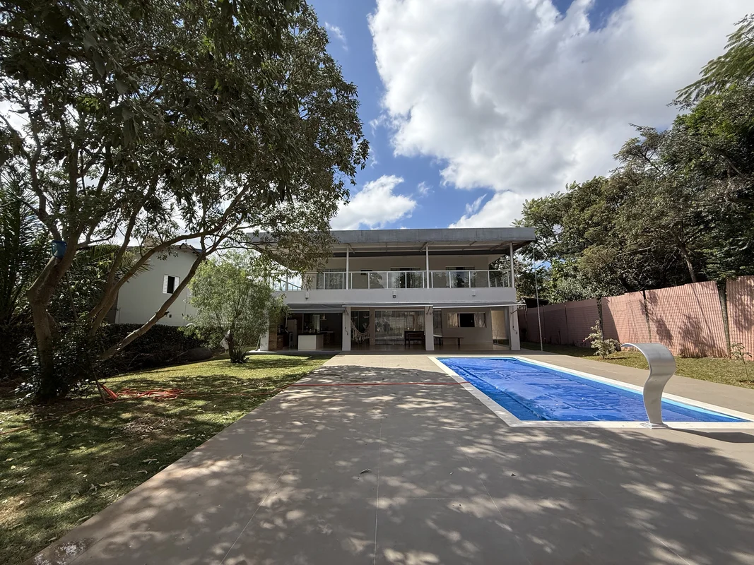 CONDOMÍNIO MANSÕES ENTRE LAGOS - BRASÍLIA Terreno: 1000m2 | Área construída: 350...