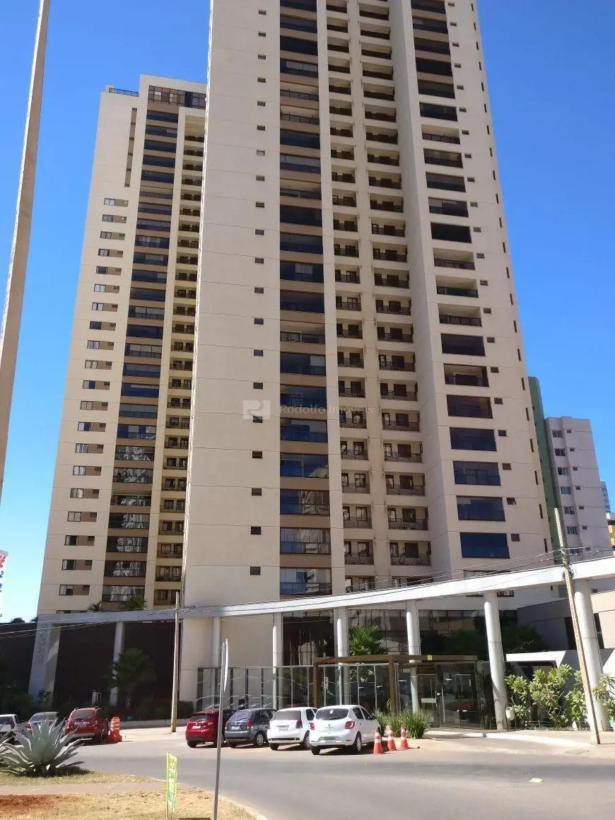 QUATRO QUARTOS COM ARMÁRIOS, SENDO UMA SUÍTE COM CLOSET, UMA SUÍTE NORMAL, E DUA...