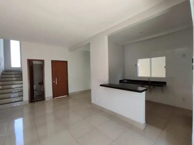 Sobrado 3 quartos 1 suite, porcelanato 60/60, sala, cozinha, escaninho, lavabo, ...