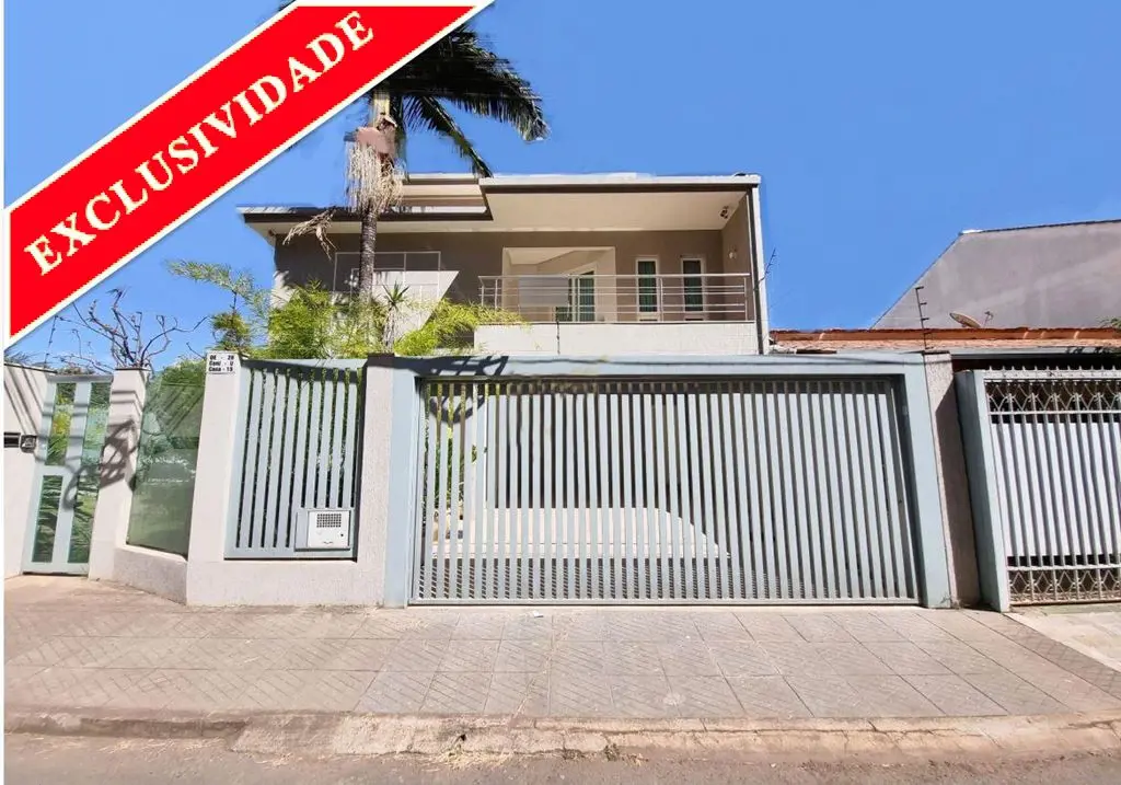 Uma excelente casa podendo ser utilizada como moradia ou como possível clínica p...