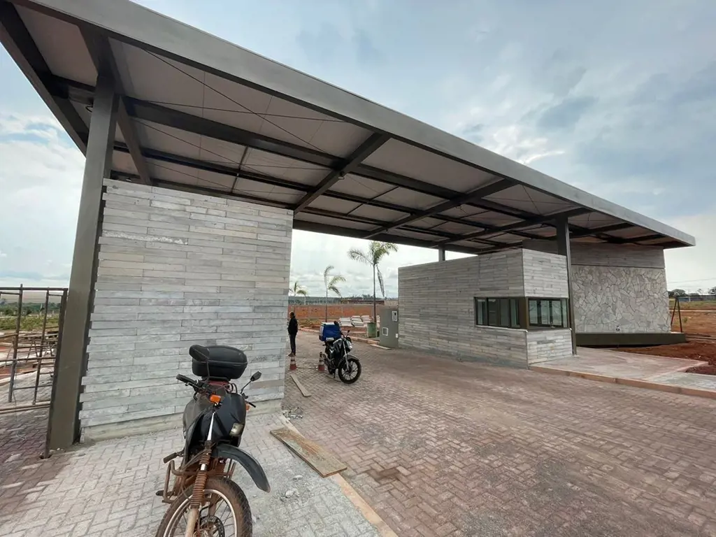 Vendo Lote no condomínio Parque Vivá, 100% plano, excelente localização, registr...