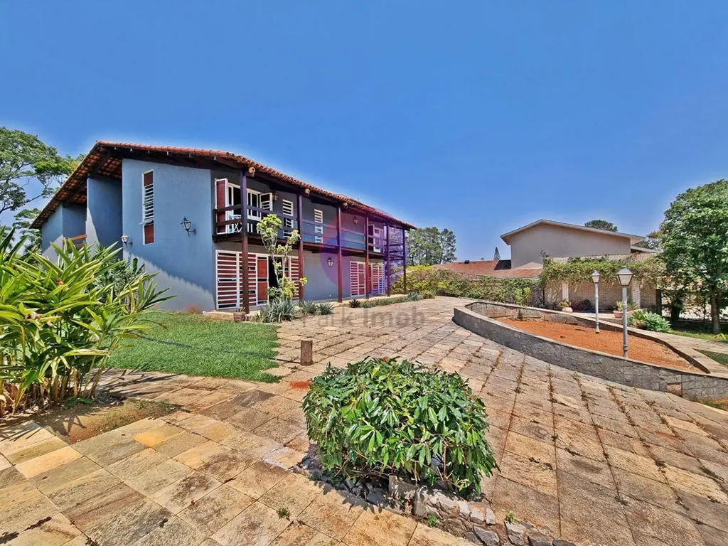 Uma ótima casa estilo campo na quadra 23 do Park Way. Se vc esta procurando cont...