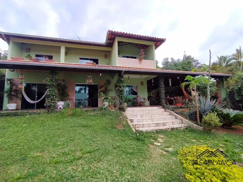 Excelente casa no Condomínio Quintas Bela Vista:PAVIMENTO TÉRREO: - Sala ampla d...