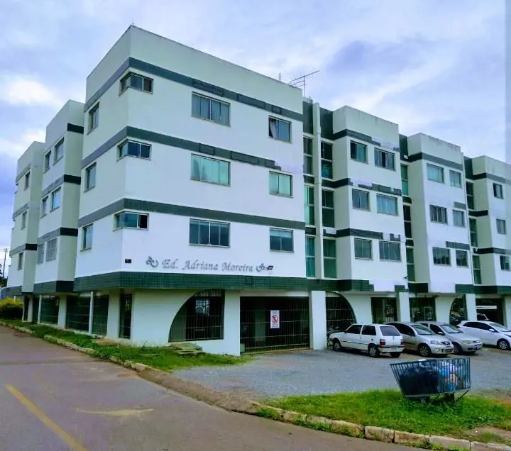 Seu novo lar espera por você na Quadra 17 AR 8, no bairro Sobradinho, DF. Este c...